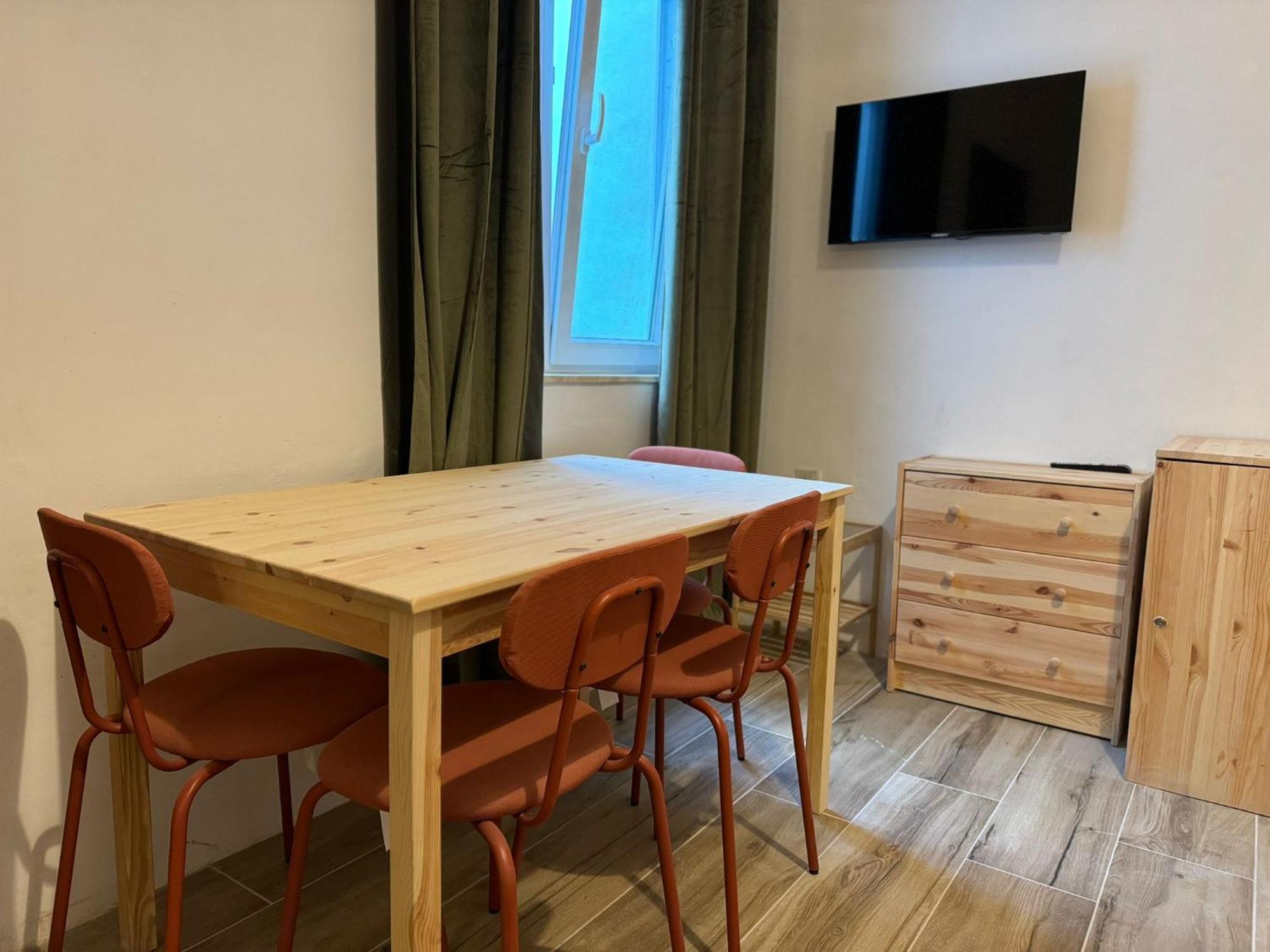 Dragon'S Den Hostel バルザン エクステリア 写真