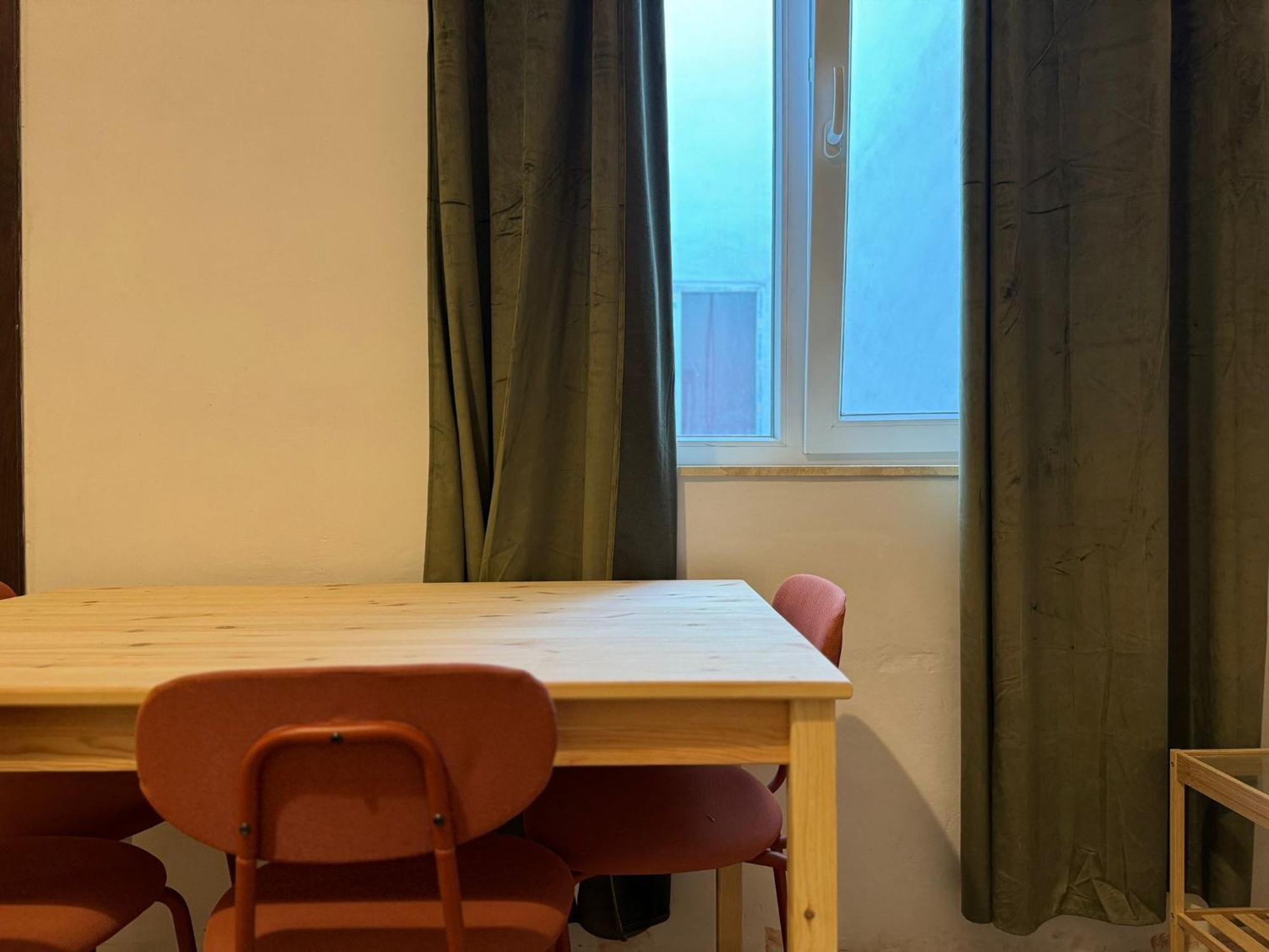 Dragon'S Den Hostel バルザン エクステリア 写真